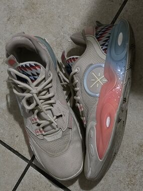 Li-ning Way Light Tan Athletic Sneakers with Pastel Accent Sole